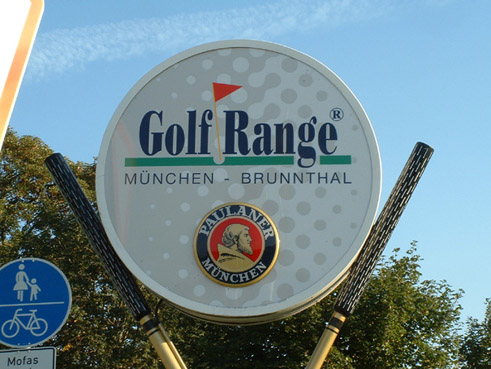 Gegenwärtig im Bau: die 9-Loch-Golfanlage in Brunnthal, südlich von München; die Driving Range mit über 100 Rasenabschlägen ist bereits eröffnet worden; der neue 9-Lochplatz 'Kirchstockach' wird im Frühjahr 2007 fertig sein.