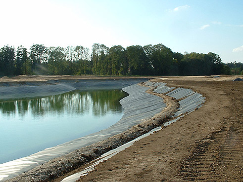 Gegenwärtig im Bau: die 9-Loch-Golfanlage in Brunnthal, südlich von München; die Driving Range mit über 100 Rasenabschlägen ist bereits eröffnet worden; der neue 9-Lochplatz 'Kirchstockach' wird im Frühjahr 2007 fertig sein.