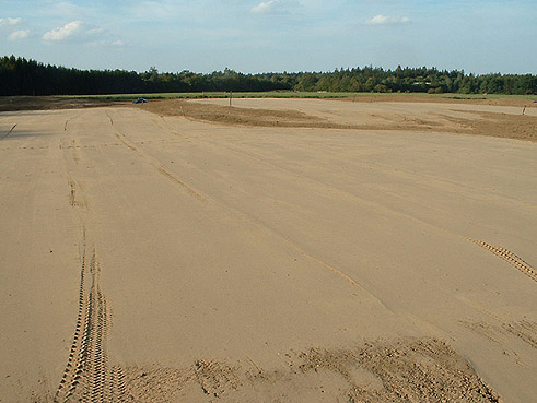 Gegenwärtig im Bau: die 9-Loch-Golfanlage in Brunnthal, südlich von München; die Driving Range mit über 100 Rasenabschlägen ist bereits eröffnet worden; der neue 9-Lochplatz 'Kirchstockach' wird im Frühjahr 2007 fertig sein.
