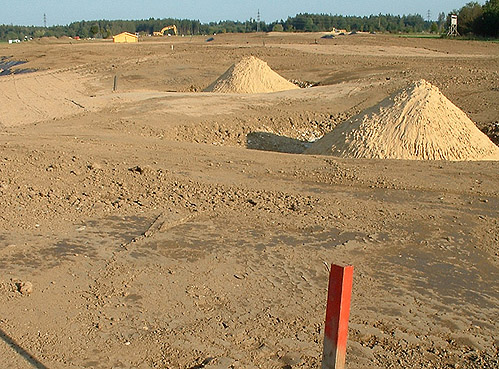 Gegenwärtig im Bau: die 9-Loch-Golfanlage in Brunnthal, südlich von München; die Driving Range mit über 100 Rasenabschlägen ist bereits eröffnet worden; der neue 9-Lochplatz 'Kirchstockach' wird im Frühjahr 2007 fertig sein.