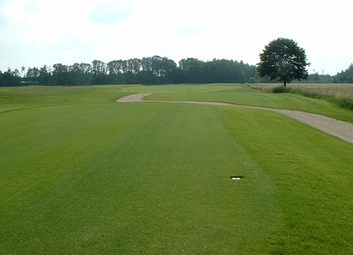 Gegenwärtig im Bau: die 9-Loch-Golfanlage in Brunnthal, südlich von München; die Driving Range mit über 100 Rasenabschlägen ist bereits eröffnet worden; der neue 9-Lochplatz 'Kirchstockach' wird im Frühjahr 2007 fertig sein.