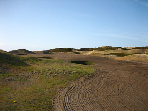 Der Platz wird nach neuesten Baustandards gebaut und in naher Zukunft fertiggestellt ...