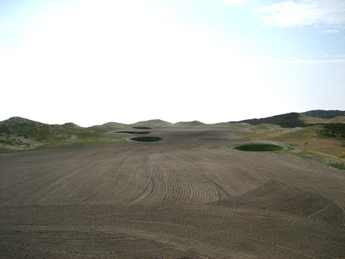 Der Platz wird nach neuesten Baustandards gebaut und in naher Zukunft fertiggestellt ...