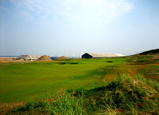 Der Platz wird nach neuesten Baustandards gebaut und in naher Zukunft fertiggestellt ...