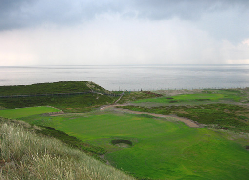 Der Platz wird nach neuesten Baustandards gebaut und in naher Zukunft fertiggestellt ...
