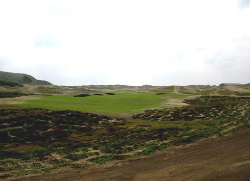 Der Platz wird nach neuesten Baustandards gebaut und in naher Zukunft fertiggestellt ...