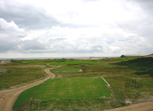Der Platz wird nach neuesten Baustandards gebaut und in naher Zukunft fertiggestellt ...