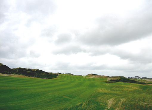 Der Platz wird nach neuesten Baustandards gebaut und in naher Zukunft fertiggestellt ...