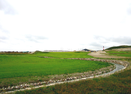 Der Platz wird nach neuesten Baustandards gebaut und in naher Zukunft fertiggestellt ...