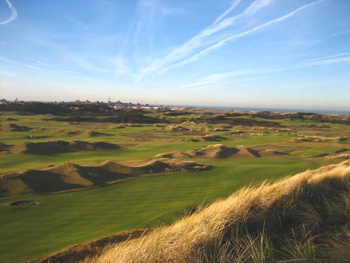 Der Platz wird nach neuesten Baustandards gebaut und in naher Zukunft fertiggestellt ...