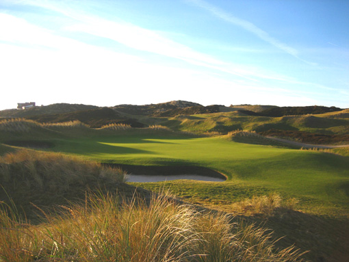 Der Platz wird nach neuesten Baustandards gebaut und in naher Zukunft fertiggestellt ...