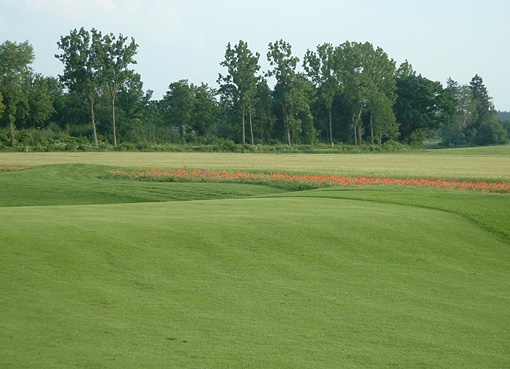 Gegenwärtig im Bau: die 9-Loch-Golfanlage in München-Germering, westlich von München; die Driving Range mit Rasenabschlägen ist bereits eröffnet worden; 3 Bahnen sind bereit zur Eröffnung; der gesamte neue 9-Lochplatz wird bald fertig sein.