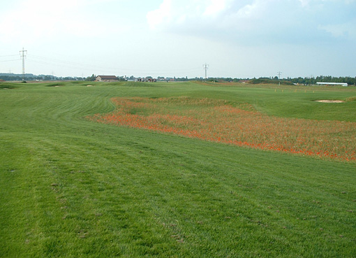 Gegenwärtig im Bau: die 9-Loch-Golfanlage in München-Germering, westlich von München; die Driving Range mit Rasenabschlägen ist bereits eröffnet worden; 3 Bahnen sind bereit zur Eröffnung; der gesamte neue 9-Lochplatz wird bald fertig sein.