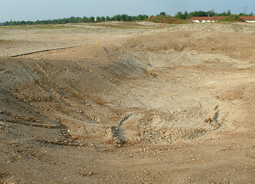 Gegenwärtig im Bau: die 9-Loch-Golfanlage in München-Germering, westlich von München; die Driving Range mit Rasenabschlägen ist bereits eröffnet worden; 3 Bahnen sind bereit zur Eröffnung; der gesamte neue 9-Lochplatz wird bald fertig sein.