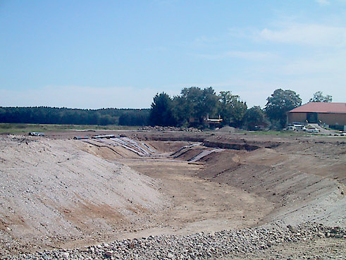 Gegenwärtig im Bau: die 36-Loch-Golfanlage in Golf Valley, bei Holzkirchen in Bayern; nur wenige Minuten Fahrt im Süden von München; gebaut mit dem Know How von GOLFPLATZBAU Brehmer + Kooistra GmbH.