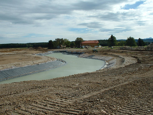 Gegenw&auml;rtig im Bau: die 36-Loch-Golfanlage in Golf Valley, bei Holzkirchen in Bayern; nur wenige Minuten Fahrt im S&uuml;den von M&uuml;nchen; gebaut mit dem Know How von GOLFPLATZBAU Brehmer + Kooistra GmbH.