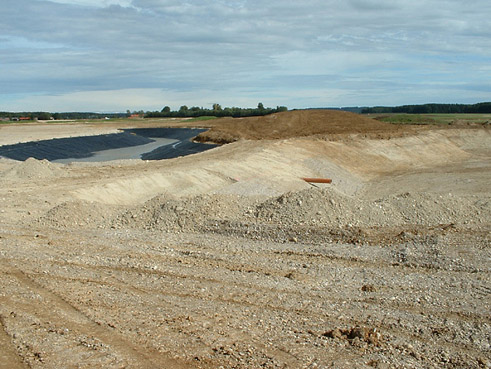 Gegenw&auml;rtig im Bau: die 36-Loch-Golfanlage in Golf Valley, bei Holzkirchen in Bayern; nur wenige Minuten Fahrt im S&uuml;den von M&uuml;nchen; gebaut mit dem Know How von GOLFPLATZBAU Brehmer + Kooistra GmbH.