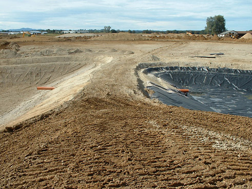 Gegenwärtig im Bau: die 36-Loch-Golfanlage in Golf Valley, bei Holzkirchen in Bayern; nur wenige Minuten Fahrt im Süden von München; gebaut mit dem Know How von GOLFPLATZBAU Brehmer + Kooistra GmbH.