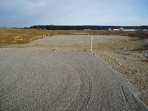 Gegenwärtig im Bau: die 36-Loch-Golfanlage in Golf Valley, bei Holzkirchen in Bayern; nur wenige Minuten Fahrt im Süden von München; gebaut mit dem Know How von GOLFPLATZBAU Brehmer + Kooistra GmbH.
