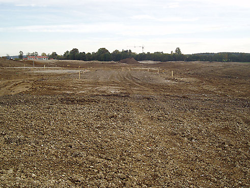 Gegenwärtig im Bau: die 36-Loch-Golfanlage in Golf Valley, bei Holzkirchen in Bayern; nur wenige Minuten Fahrt im Süden von München; gebaut mit dem Know How von GOLFPLATZBAU Brehmer + Kooistra GmbH.