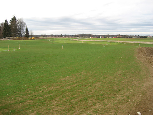 Gegenwärtig im Bau: die 36-Loch-Golfanlage in Golf Valley, bei Holzkirchen in Bayern; nur wenige Minuten Fahrt im Süden von München; gebaut mit dem Know How von GOLFPLATZBAU Brehmer + Kooistra GmbH.