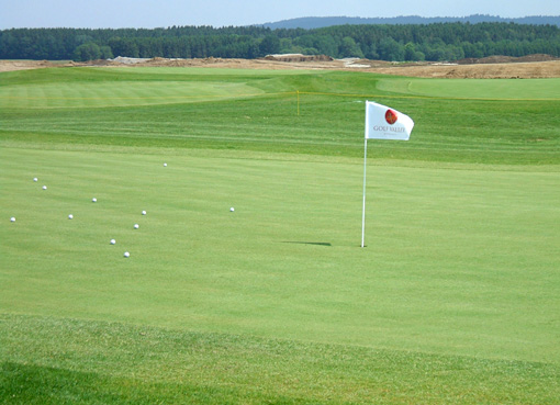 Gegenwärtig im Bau: die 36-Loch-Golfanlage in Golf Valley, bei Holzkirchen in Bayern; nur wenige Minuten Fahrt im Süden von München; gebaut mit dem Know How von GOLFPLATZBAU Brehmer + Kooistra GmbH.